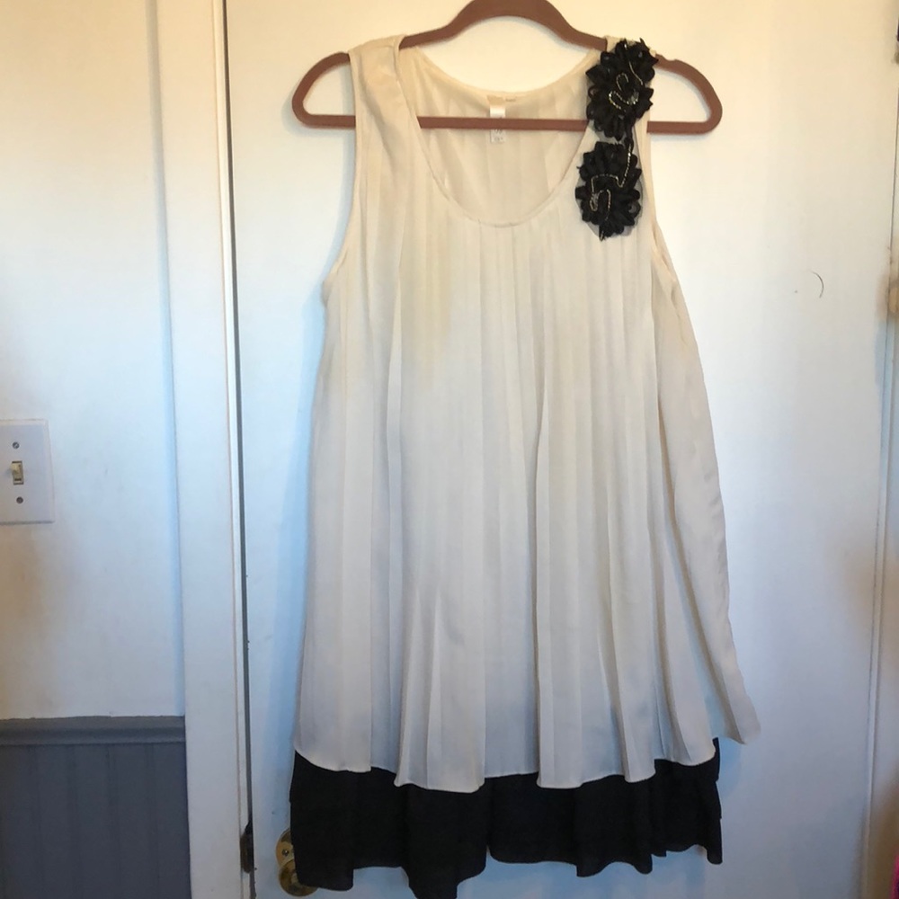 Large cream & Black pleated flowing dress
